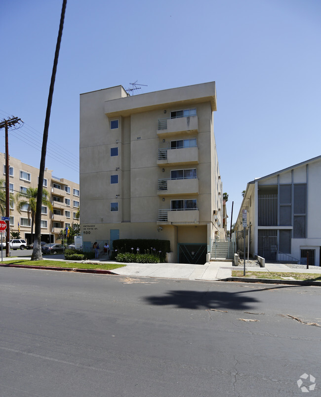 Primary Photo - 500 S St. Andrews Pl