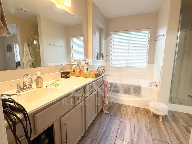 Building Photo - 2855 S Key Biscayne Dr