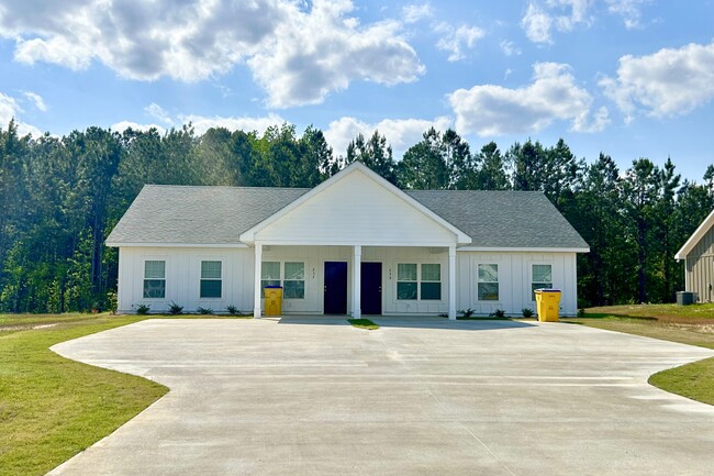 Building Photo - 225 Firefly Ln