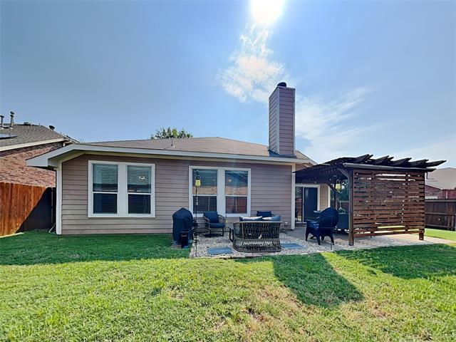 Building Photo - 2024 Highland Dr
