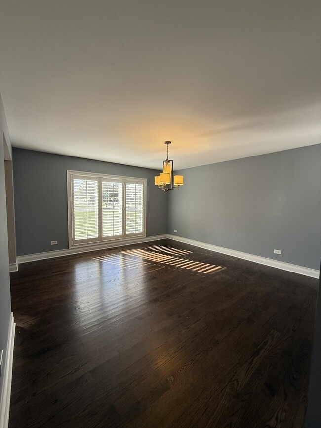 Building Photo - 551 83rd St