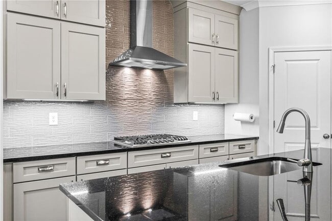 Building Photo - 421 Retreat Ln