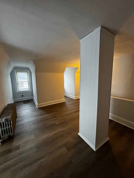 Attic bedroom - 121 Mercer St