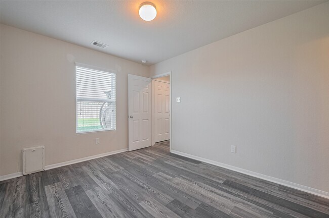 Building Photo - 2315 Zephyr Ln