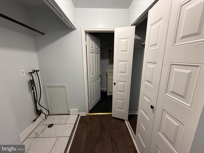 Building Photo - 423 Sonora Ct