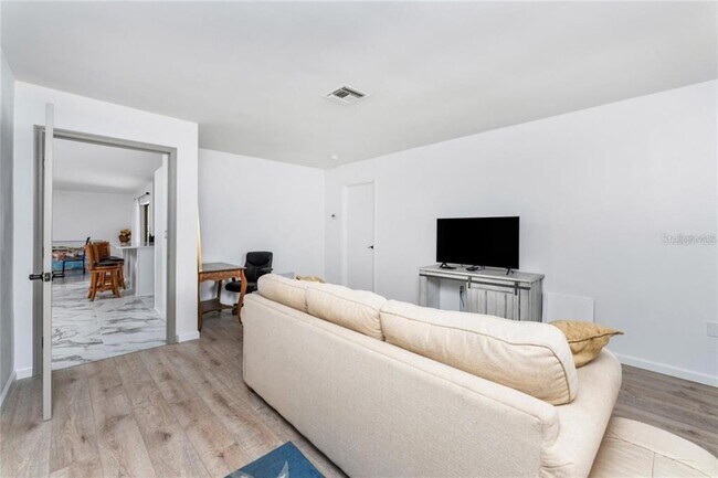 Building Photo - 880 Van Gogh Rd