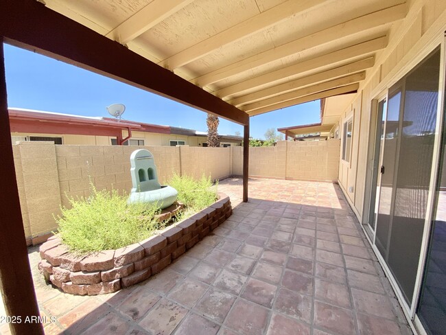 Building Photo - 2529 E Villa Theresa Dr