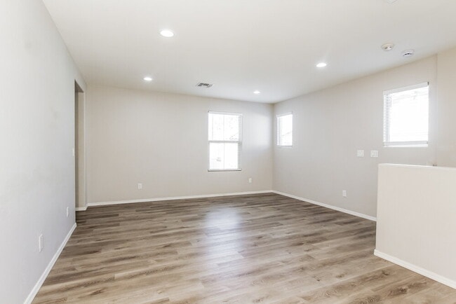 Building Photo - 16417 W Latham St