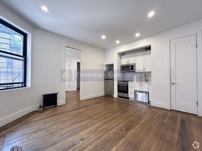 Building Photo - 45 Tiemann Pl
