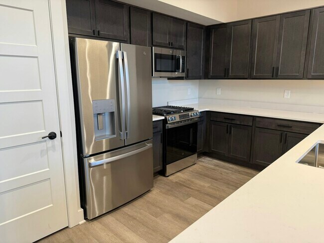 Building Photo - 106 E Erie St