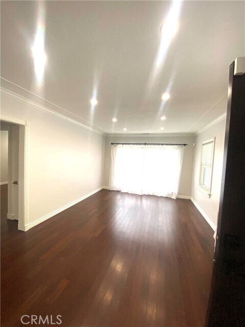 Building Photo - 502 E Bonita Ave