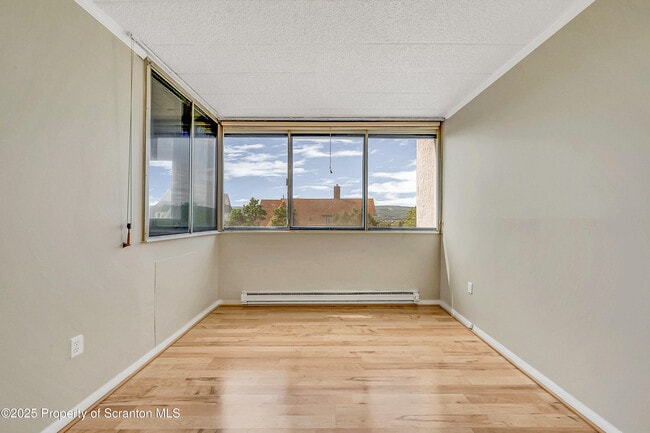Building Photo - 550 Clay Ave