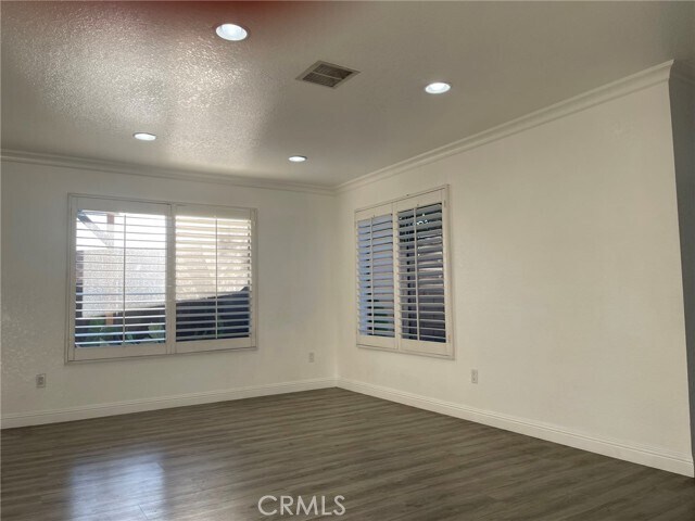 Building Photo - 1830 N Vineyard Ave