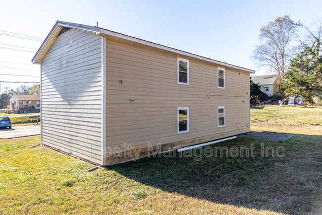 Building Photo - 1203 Fair Dr