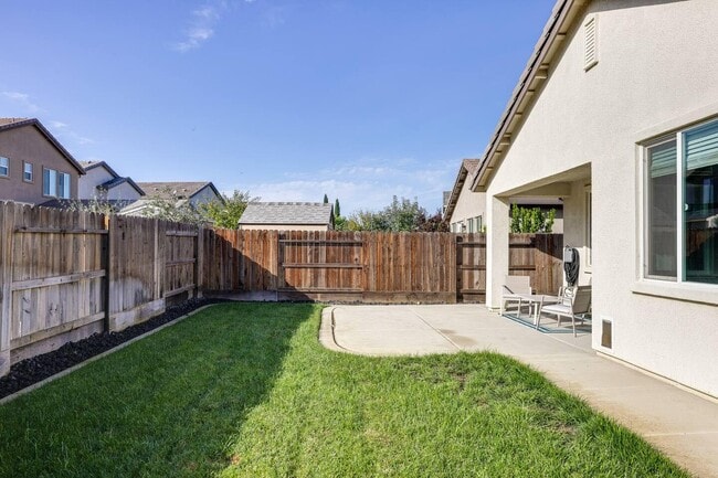 Building Photo - 2606 Petal Way