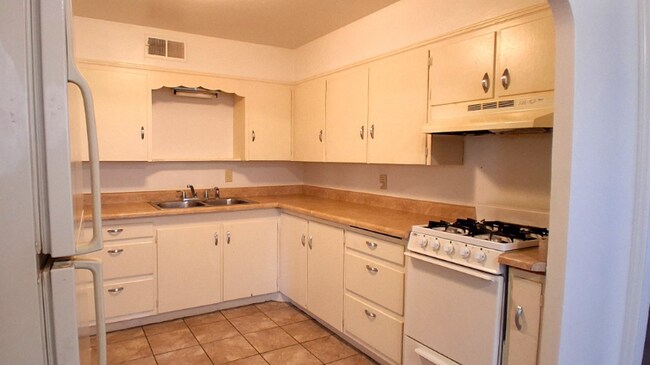 Building Photo - 404.5 S Kimball St