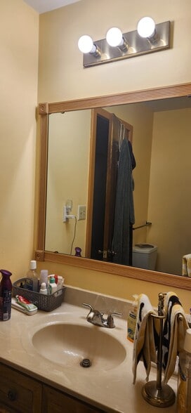 Shared Bathroom vanity3 - 2116 Thaler Ave