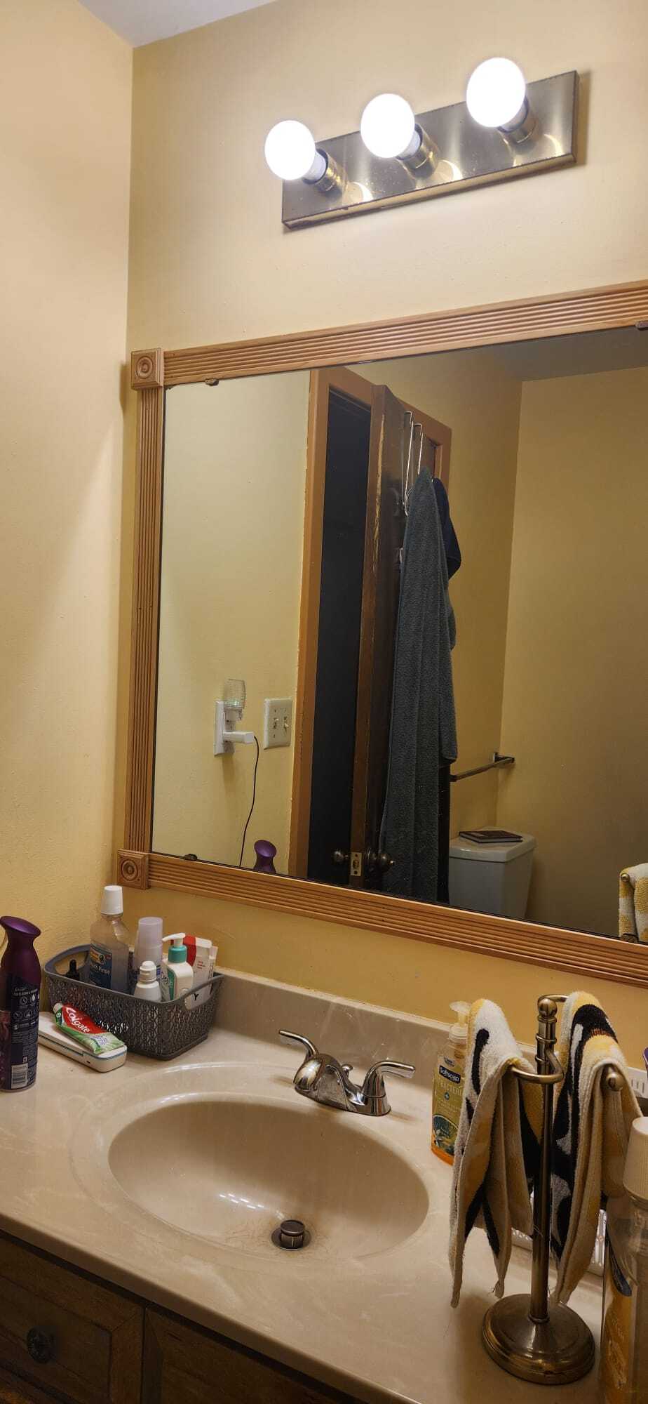 Shared Bathroom vanity3 - 2116 Thaler Ave