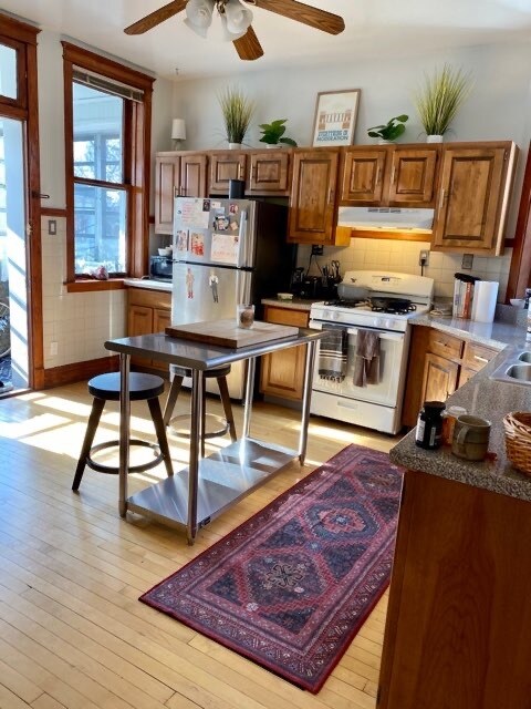 Kitchen - 2419 W Wilson Ave