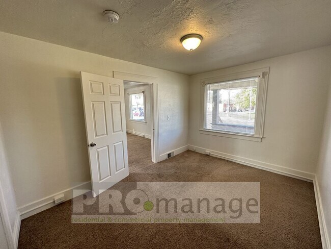 Building Photo - 399 W 17th St