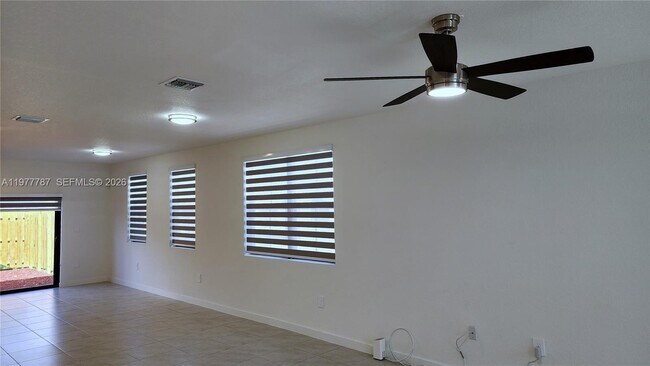 Building Photo - 371 NE 16th St