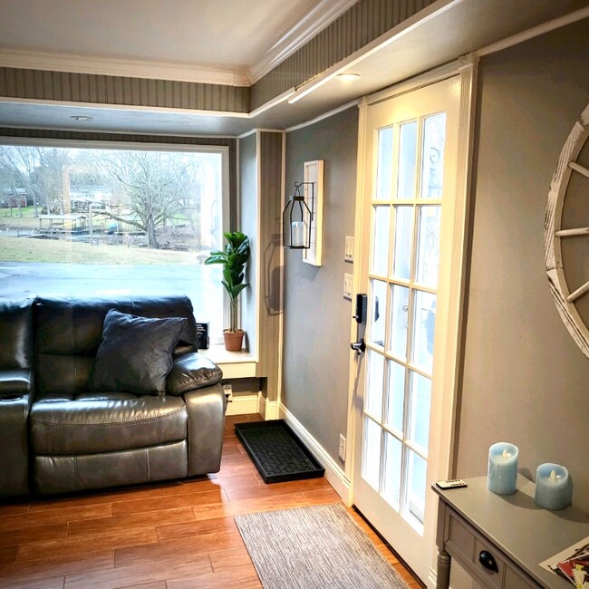 Building Photo - 202 Edgewater Dr