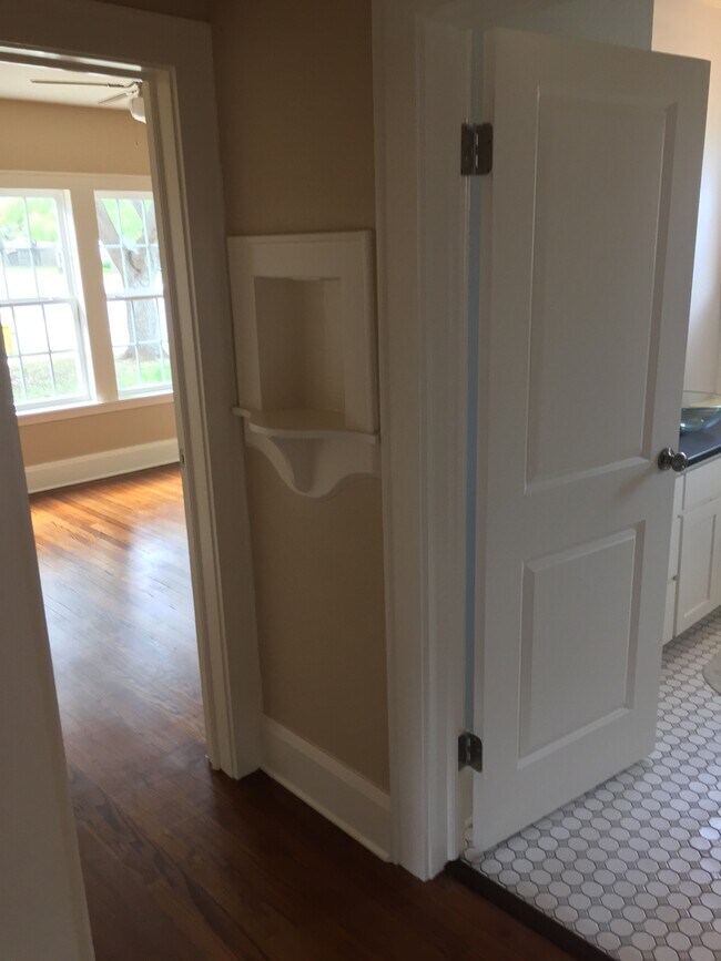 Building Photo - 301 Clifford St