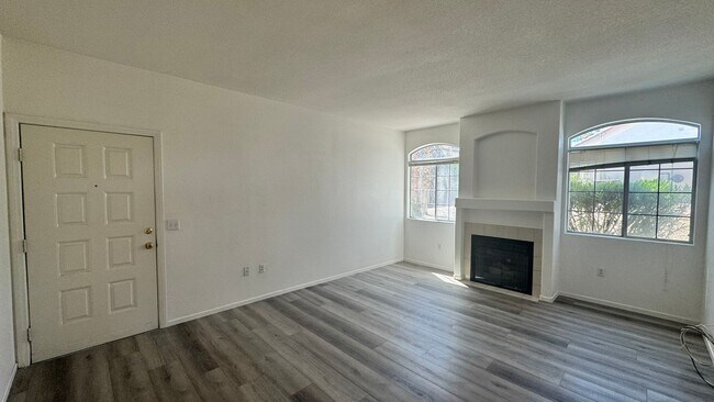 Building Photo - Gated Community 2 bedroom 1 car garage