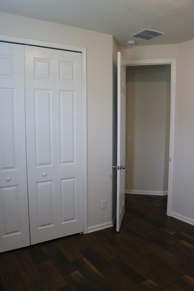 Building Photo - 212 Meadow Crossing Dr