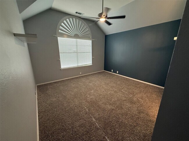 Building Photo - 2828 Cedar Ridge Ln