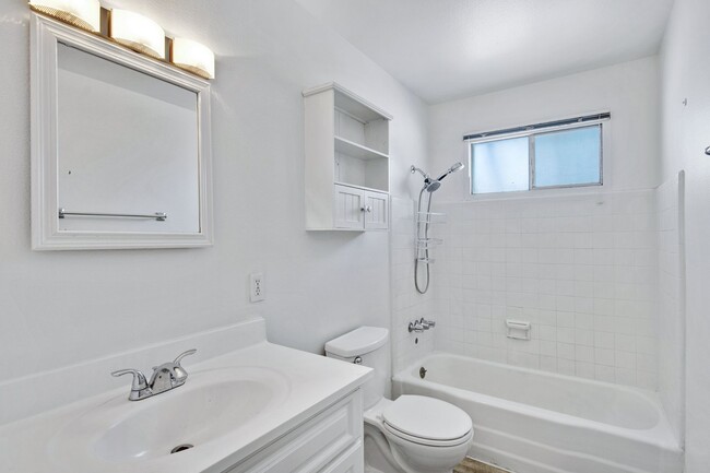 Building Photo - 5 Bedroom House Located in Tempe!