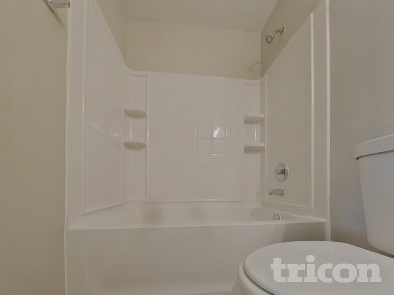 Building Photo - 16661 Woodside Dr