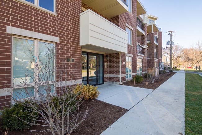 Building Photo - 1212 Vine Ave