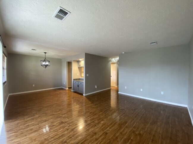 Building Photo - 1BR/1BATH - Ground Floor Condo - NO PETS