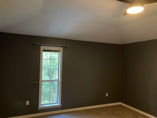 Building Photo - Looking for the feeling of privacy and sec...