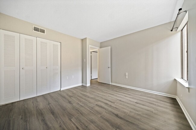 Building Photo - Available early May in Bolinwood!