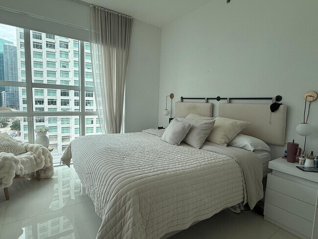 Building Photo - 951 Brickell Ave