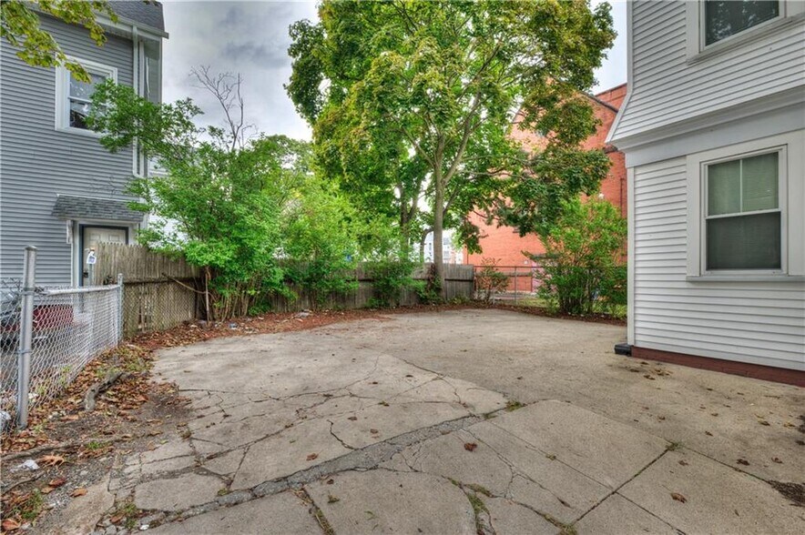 Building Photo - 102 Ruggles St