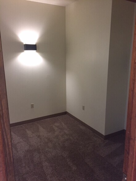 Building Photo - 221 W Main St