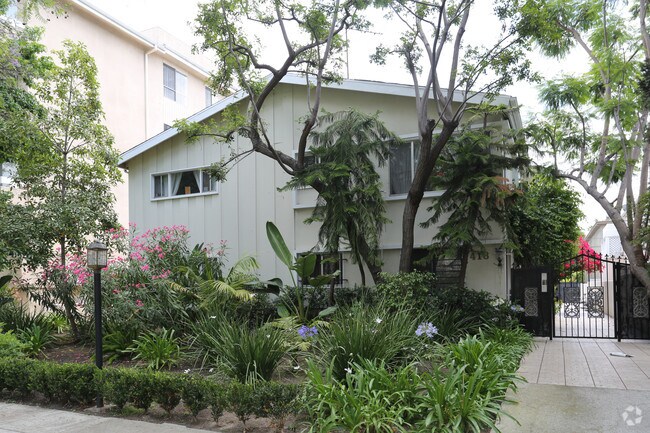 Primary Photo - 418 N Palm Dr