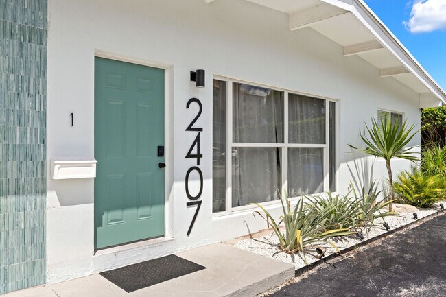 Building Photo - 2407 NE 33rd Ave