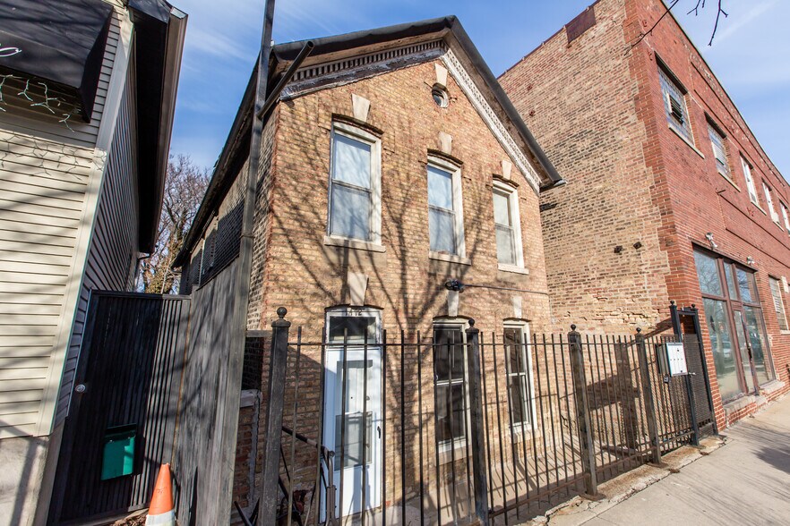 Building Photo - 1472 W Webster Ave