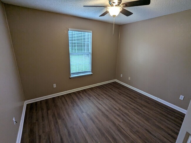 Building Photo - 3100 Dunkeld Ct