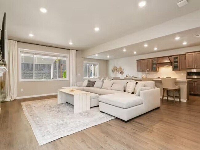 Building Photo - 4bd/2.5ba Covington House