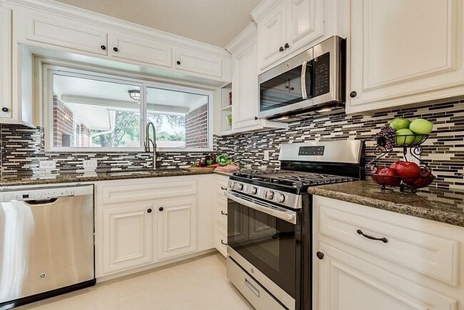 Building Photo - 4734 Benning Dr