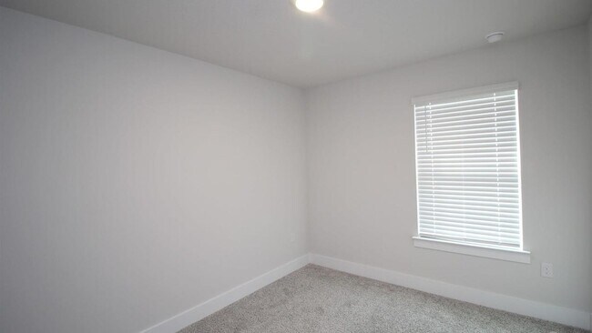 Building Photo - 1635 Iroquois Ct