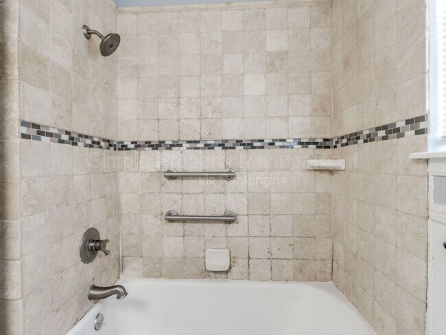 Building Photo - 2711 Ridgeview Dr