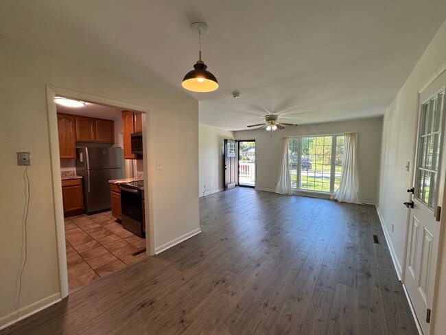 Building Photo - 20 Lenora Dr