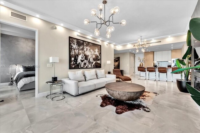 Primary Photo - 15701 Collins Ave