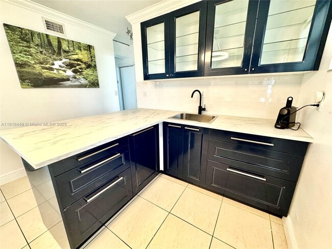 Building Photo - 1300 Lincoln Rd